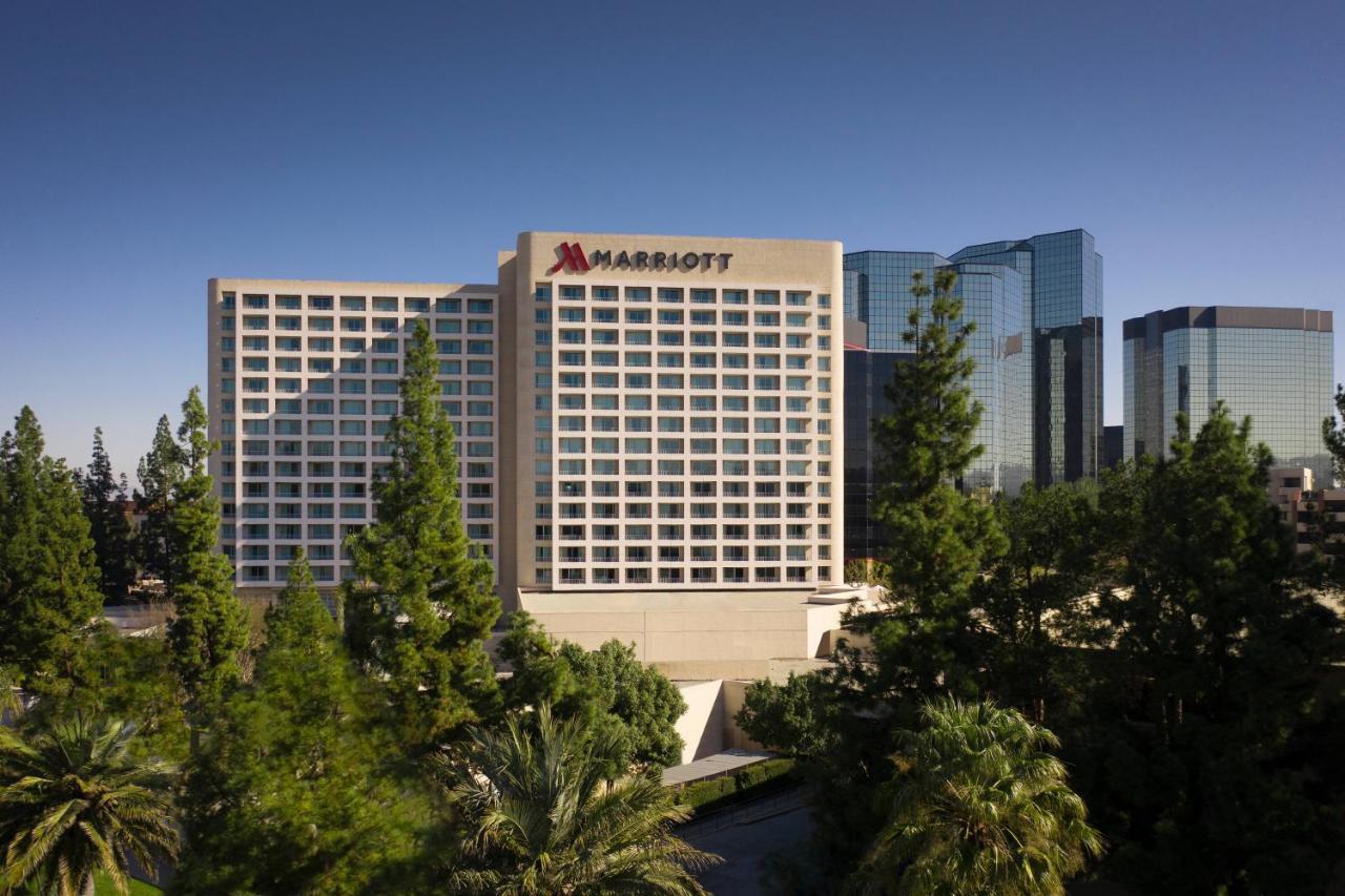 ホテル ワーナー センター マリオット ウッドランド ヒルズ ロサンゼルス エクステリア 写真